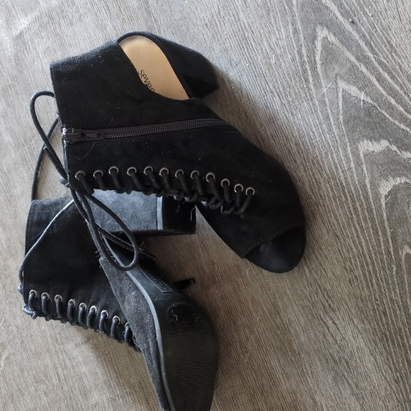 Shoes - Picture 4 of 9